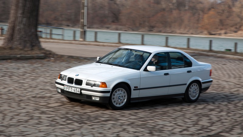 1206teszt/bmw328i/e36_f30_328i_b (3)_medium.jpg